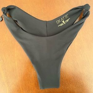 NWT skatie swim black bikini bottoms!!